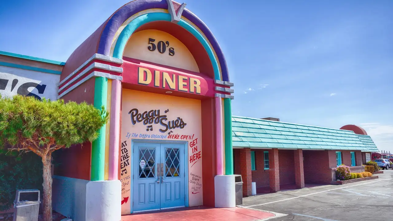 Peggy Sue's Fabulous Diner: Back to the 1950s