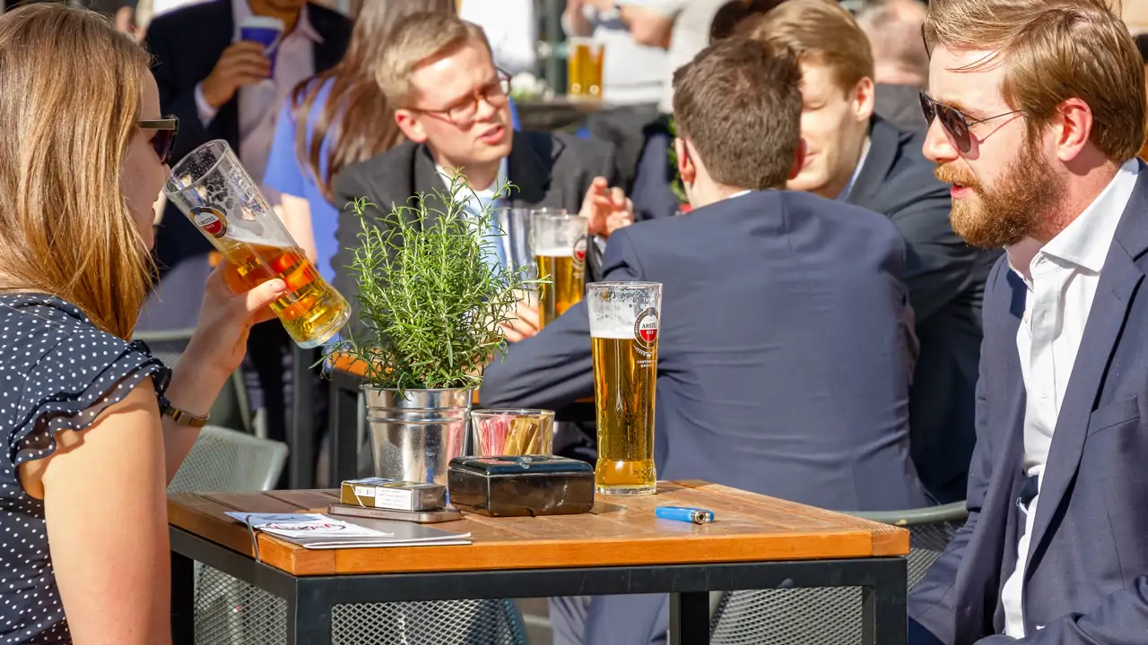 Cómo pedir una cerveza en un pub inglés
