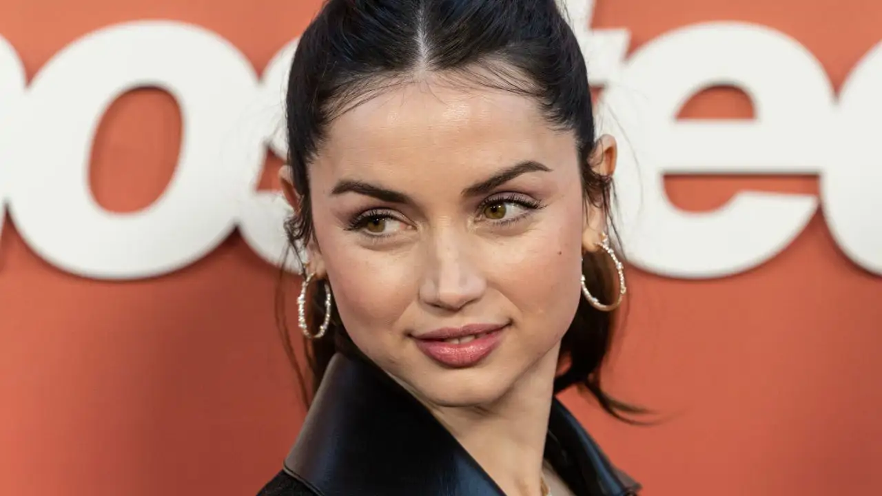 Ana de Armas, 37 años: “Aprendí inglés como todo el mundo lo hace cuando viene a este país: viendo 'Friends'”