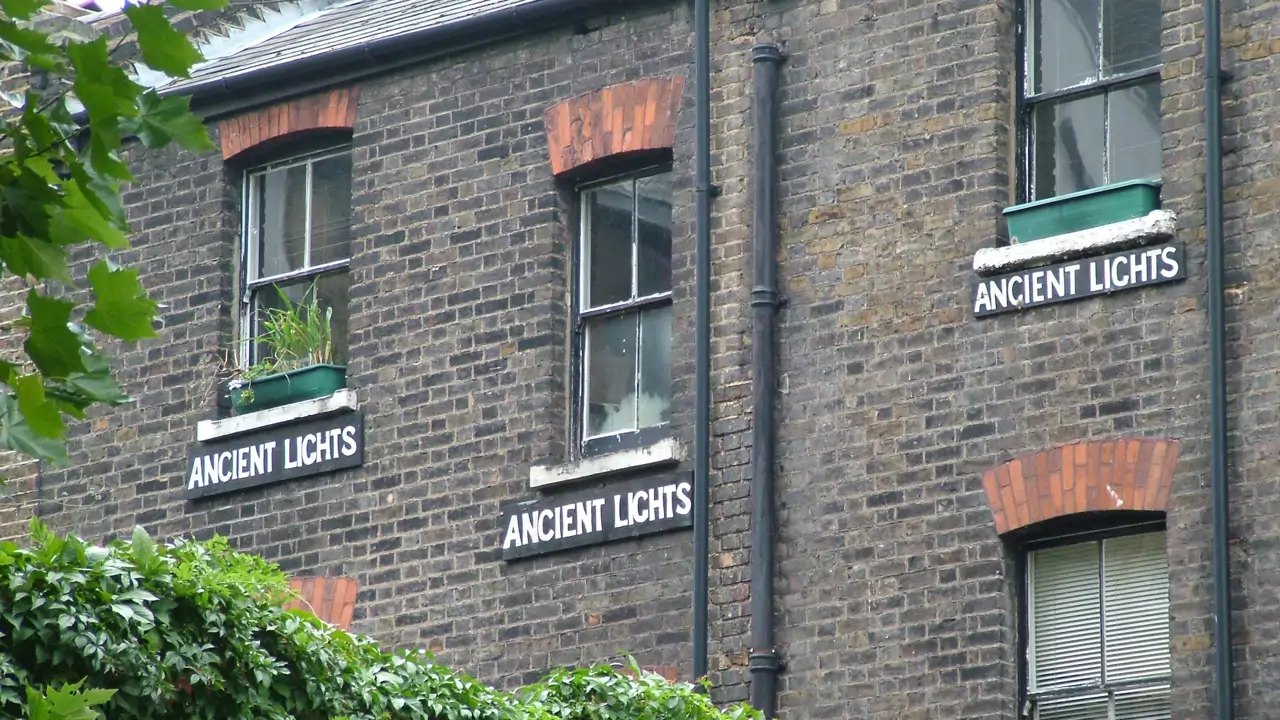 &iquest;Qu&eacute; significan los misteriosos letreros &lsquo;Ancient Lights&rsquo; que a&uacute;n se ven en algunas calles de Londres?