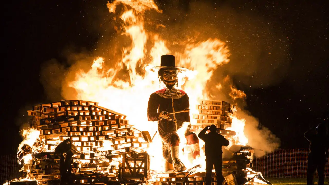 Descubre el turbulento origen de la noche de Guy Fawkes, la fiesta que ilumina el cielo del Reino Unido