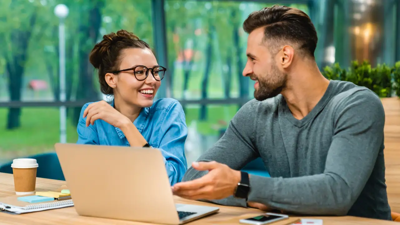 Las personas que hablan ingl&eacute;s perfectamente usan estas 20 'filler words', las muletillas del ingl&eacute;s