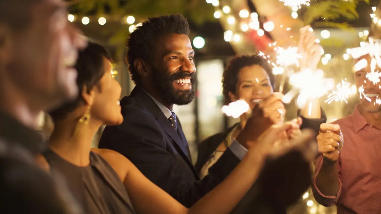 8 'phrasal verbs' necesarios para hablar de propósitos de Año Nuevo en inglés